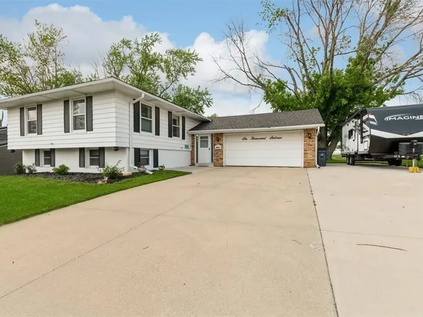 6016 Sharon Ln NW, Cedar Rapids, IA 52405