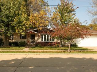 856 W 17th Ave, Oshkosh, WI 54902