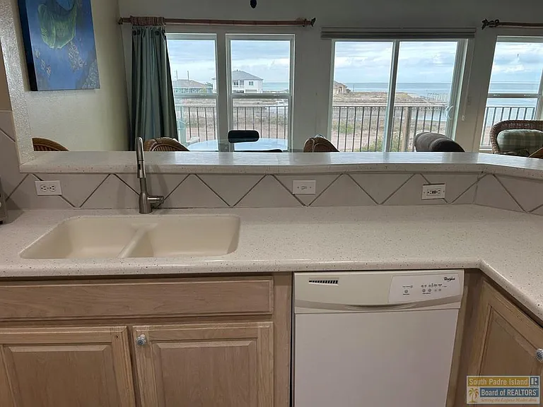 1342 Harbor Island Dr — Photo 16