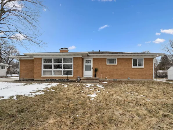 1214 Pleasant Valley Dr, Waterloo, IA 50701