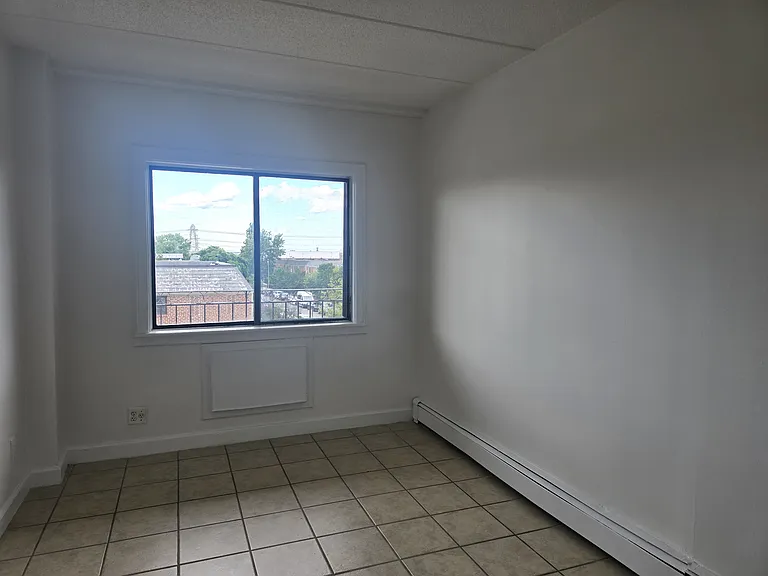 21-35 21st Ave #3R — Photo 4