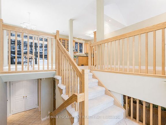 3rd image of 130 Dorchester Dr