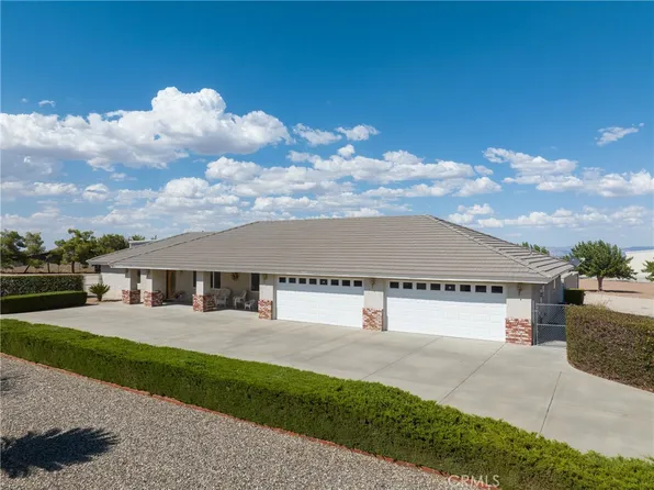 13428 Farmington St, Oak Hills, CA 92344