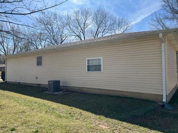 710 E Main St, Cherryvale, KS 67335
