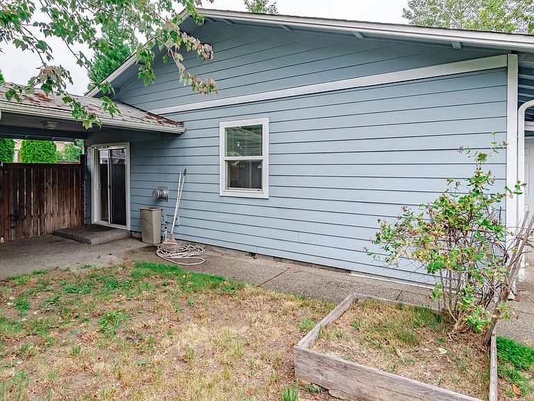 5649 46th Ln SE — Photo 5