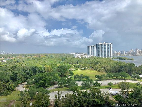 3rd image of 16385 Biscayne Blvd Unit 1002