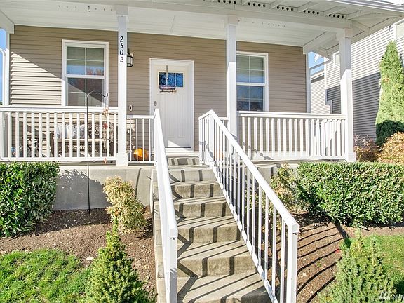 3rd image of 2502 Chateau Dr