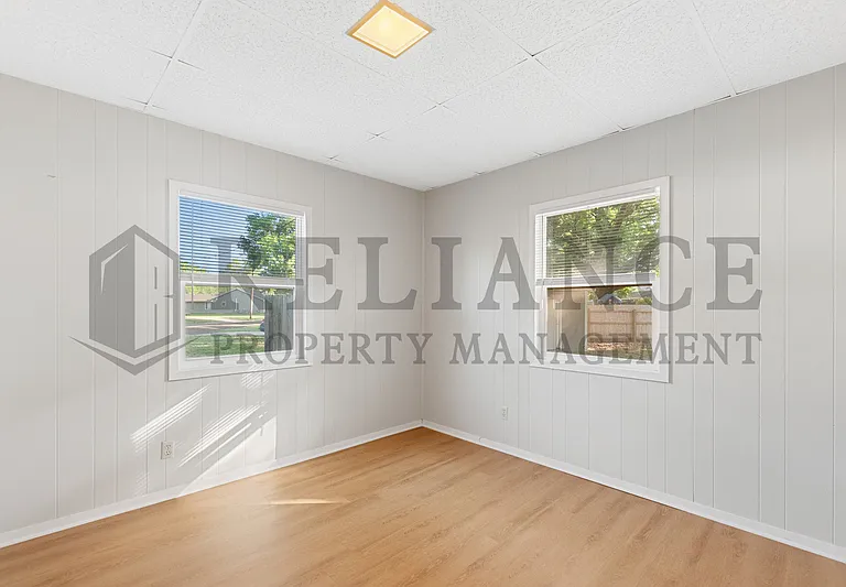 300 W Breese Ave — Photo 9