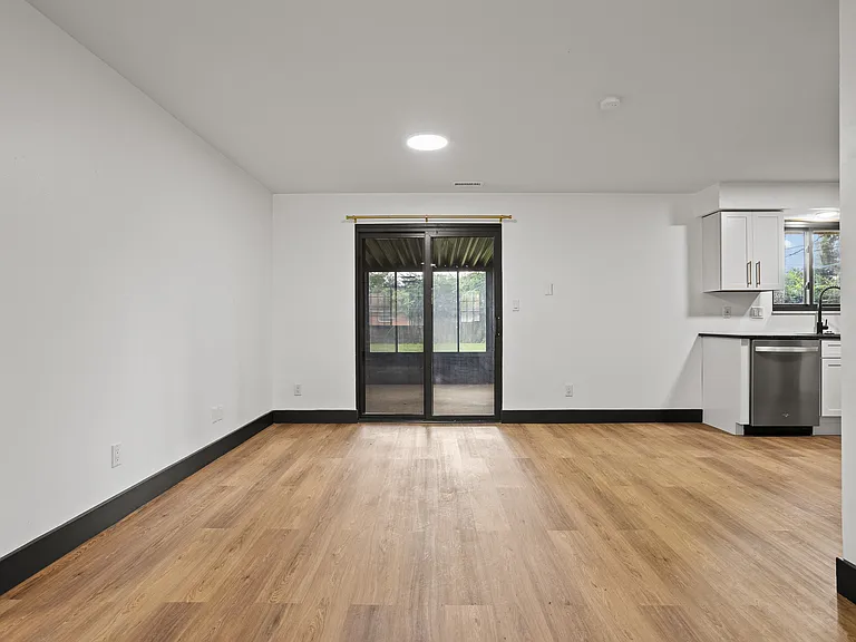 406 Heather St — Photo 11