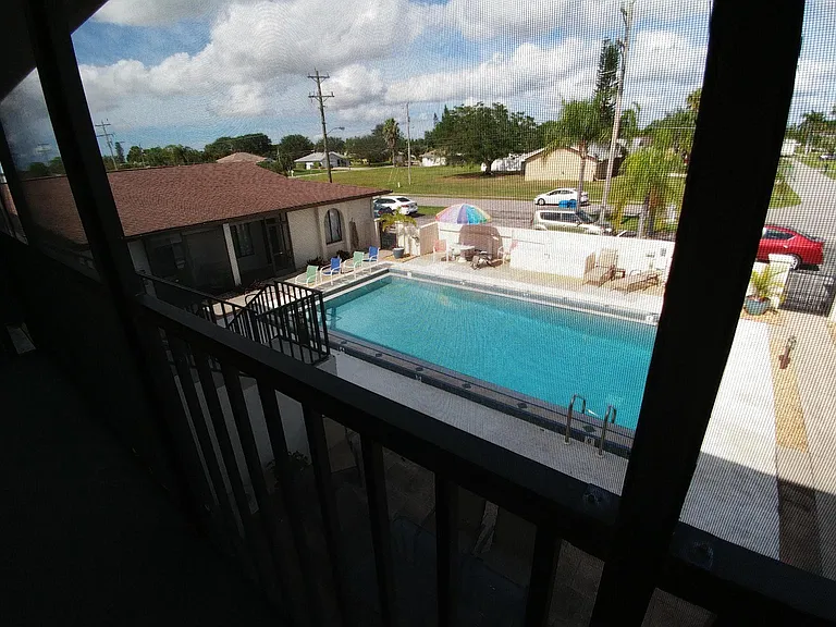 1004 SE 8th St #2 — Photo 21