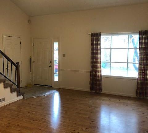 5th image of 216 S Magnolia St