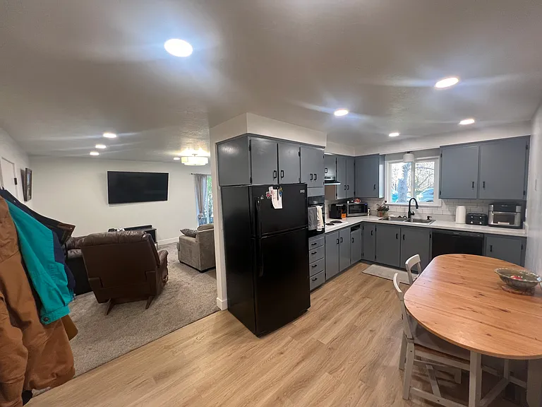 820 E 100 N — Photo 3