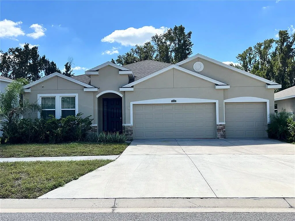 4 bed, 3.0 bath, 2393 sqft, $2,750 — Photo 1