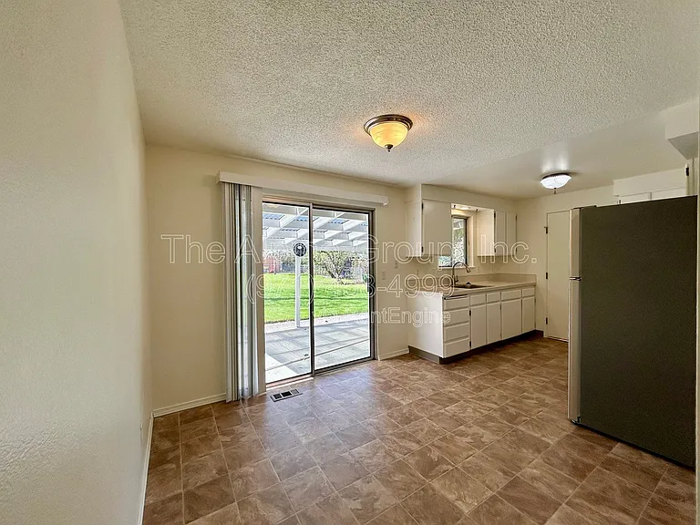 5595 SW Menlo Dr — Photo 9