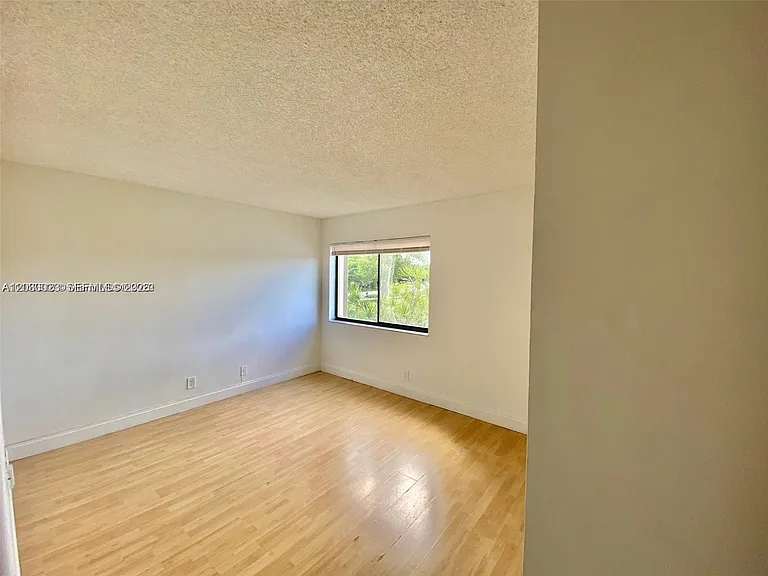159 Lakeview Dr #204 — Photo 17