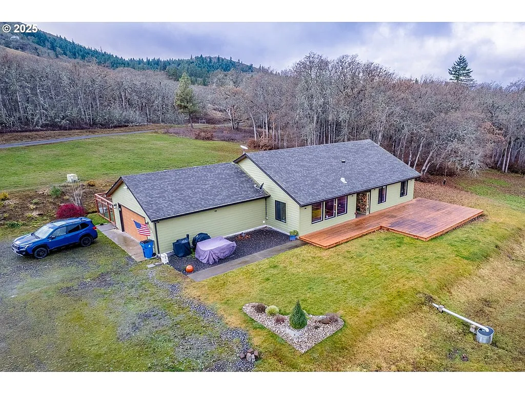 1070 Centerville Hwy photo 1