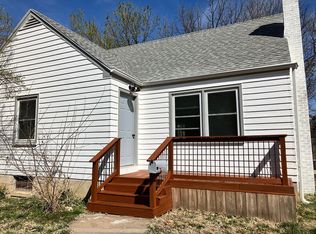 1216 N 8th St, Manhattan, KS 66502