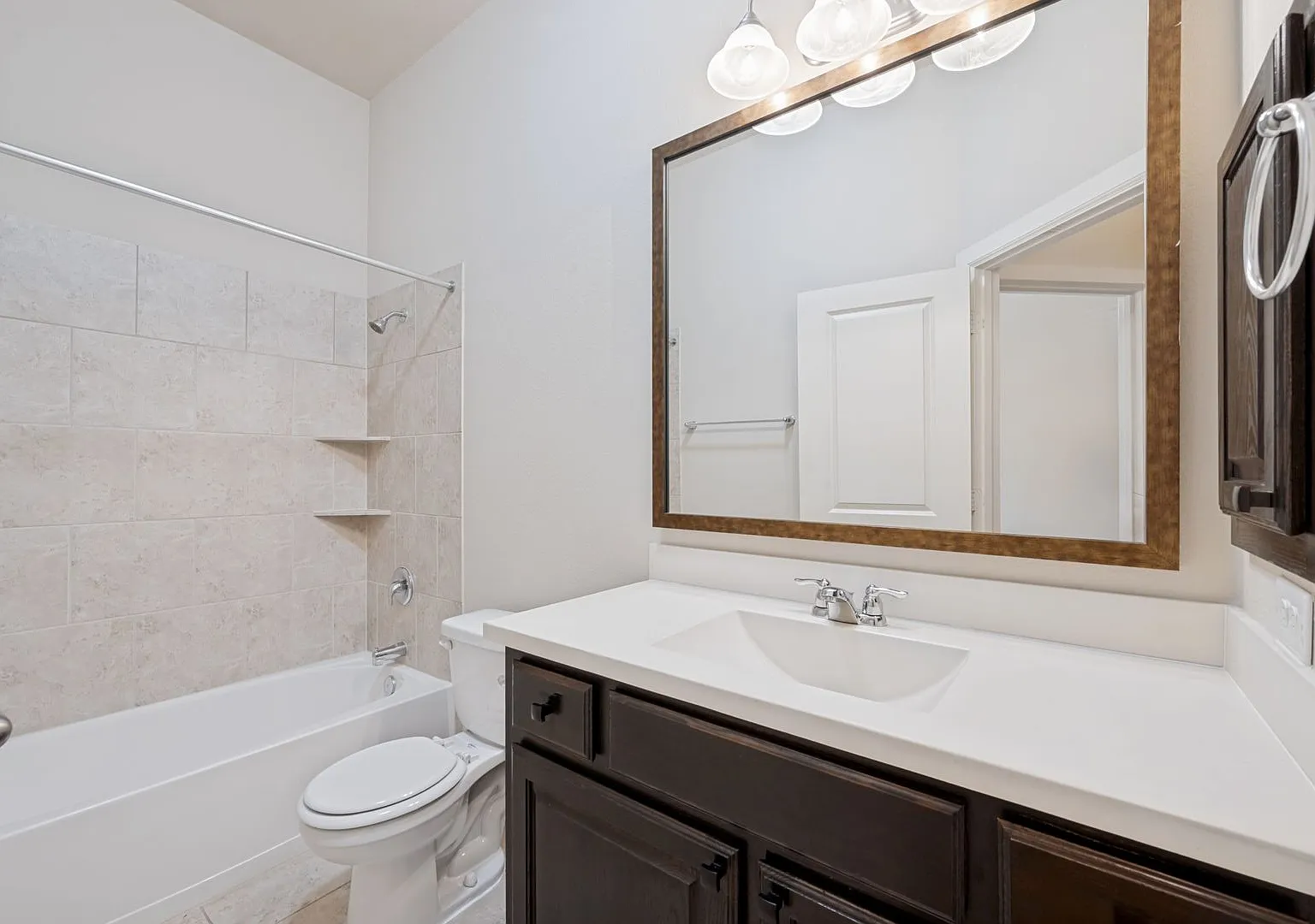 Modern 2-Bedroom Home with Study in Viridian Arlington, TX — Photo 2