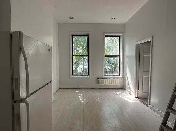 64 S Elliott Pl APT 2B, Brooklyn, NY 11217