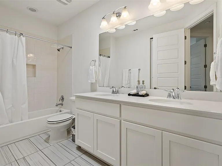 2211 Robert Browning St — Photo 18