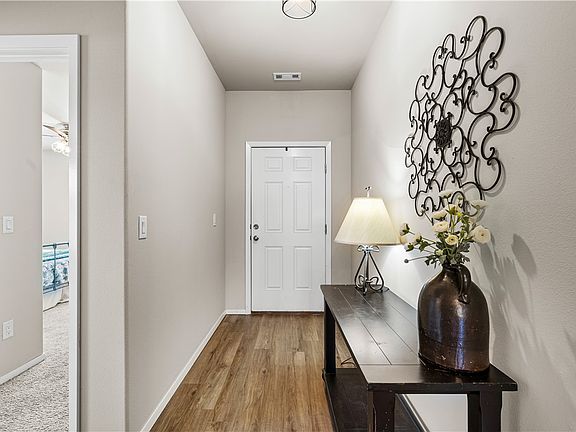 3rd image of 2813 Bauer St