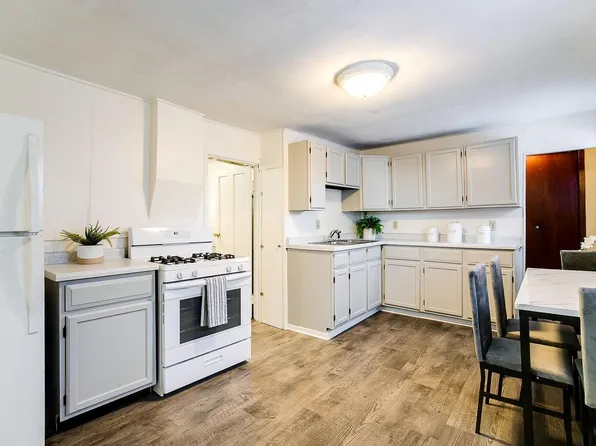 306 Ramsey St, Hastings, MN 55033