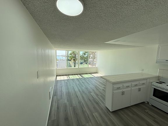2nd image of 15 54th Pl APT 8