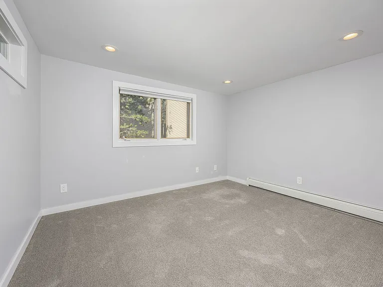 1990 Poplar Ave — Photo 23