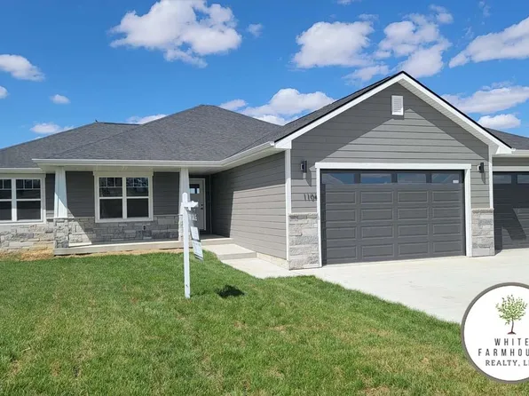 1104 Thomas Dr, Wayne, NE 68787