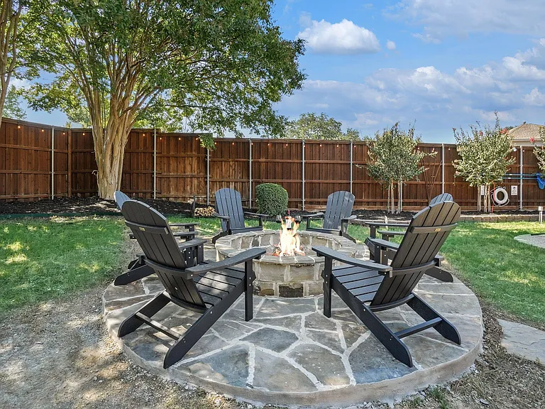 922 Blackstone Dr — Photo 44