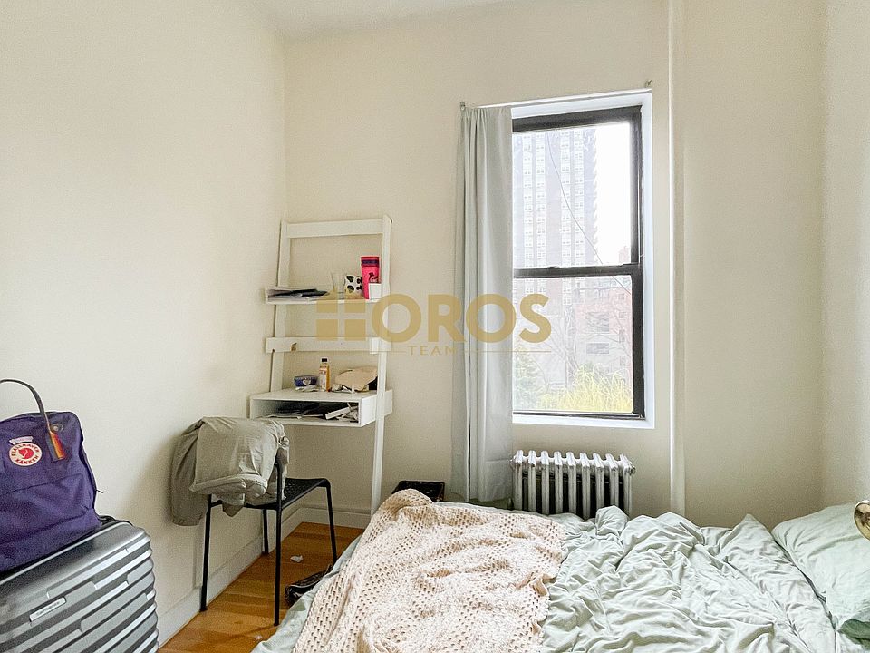 2nd image of 700 E 9th St APT 18