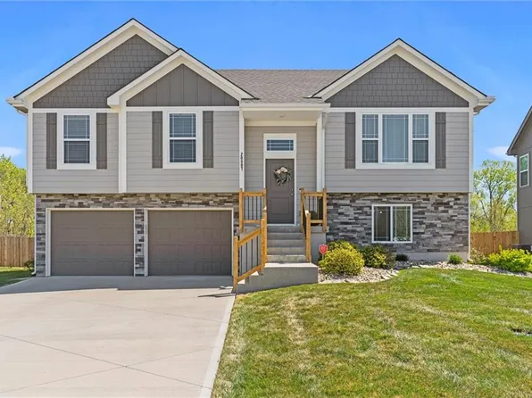20807 Copper Creek Dr, Peculiar, MO 64078