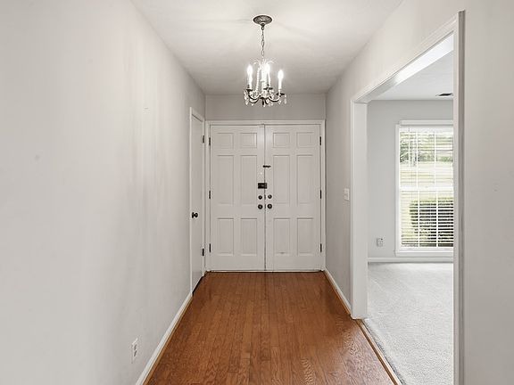 3rd image of 5966 Sherborne Dr
