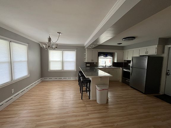 Eat in kitchen