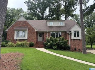 1105 Graylynn Dr, Vestavia Hills, AL 35216