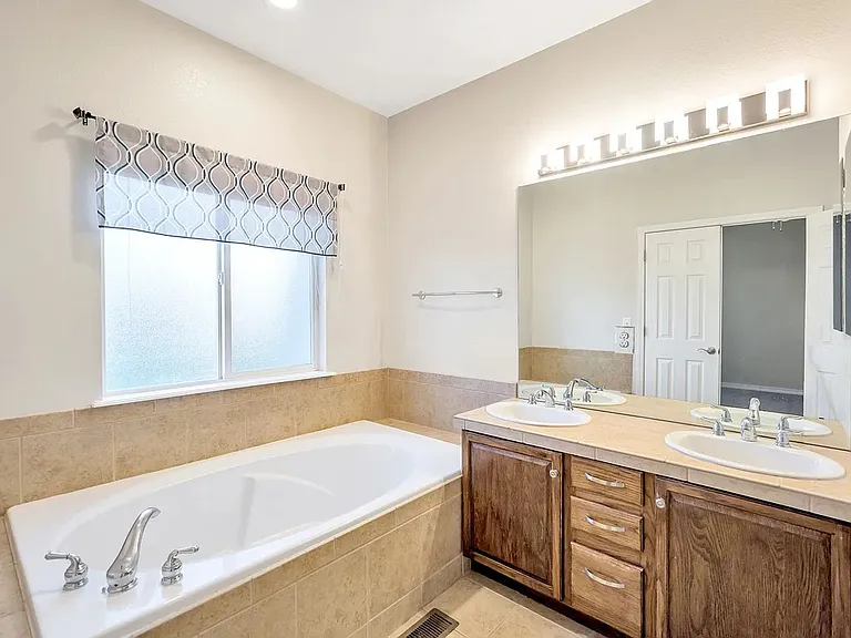 2228 Red Maple Cir — Photo 14