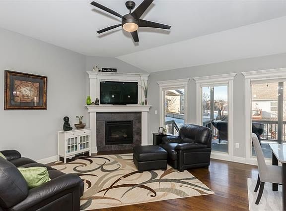 3rd image of 2205 NE Overland Dr