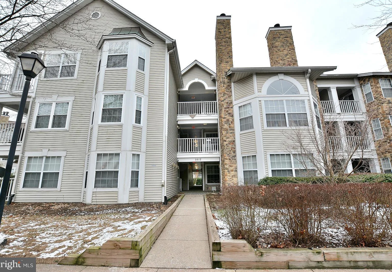 2 bed, 2.0 bath, 1119 sqft, $2,400 — Photo 1
