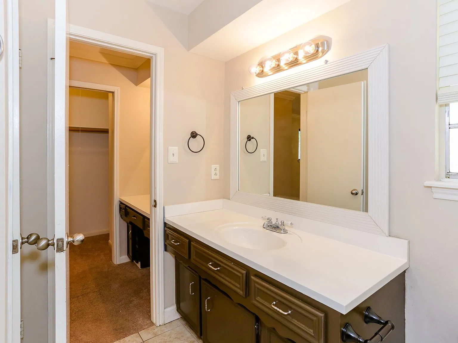 4 bed, 2.5 bath, 2372 sqft, $2,750 — Photo 1
