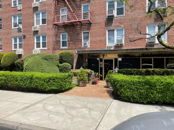 2265 Gerritsen Avenue image 1 of 14