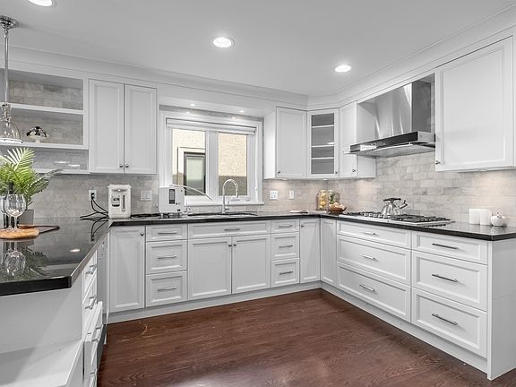 5th image of 3985 W 14th Ave