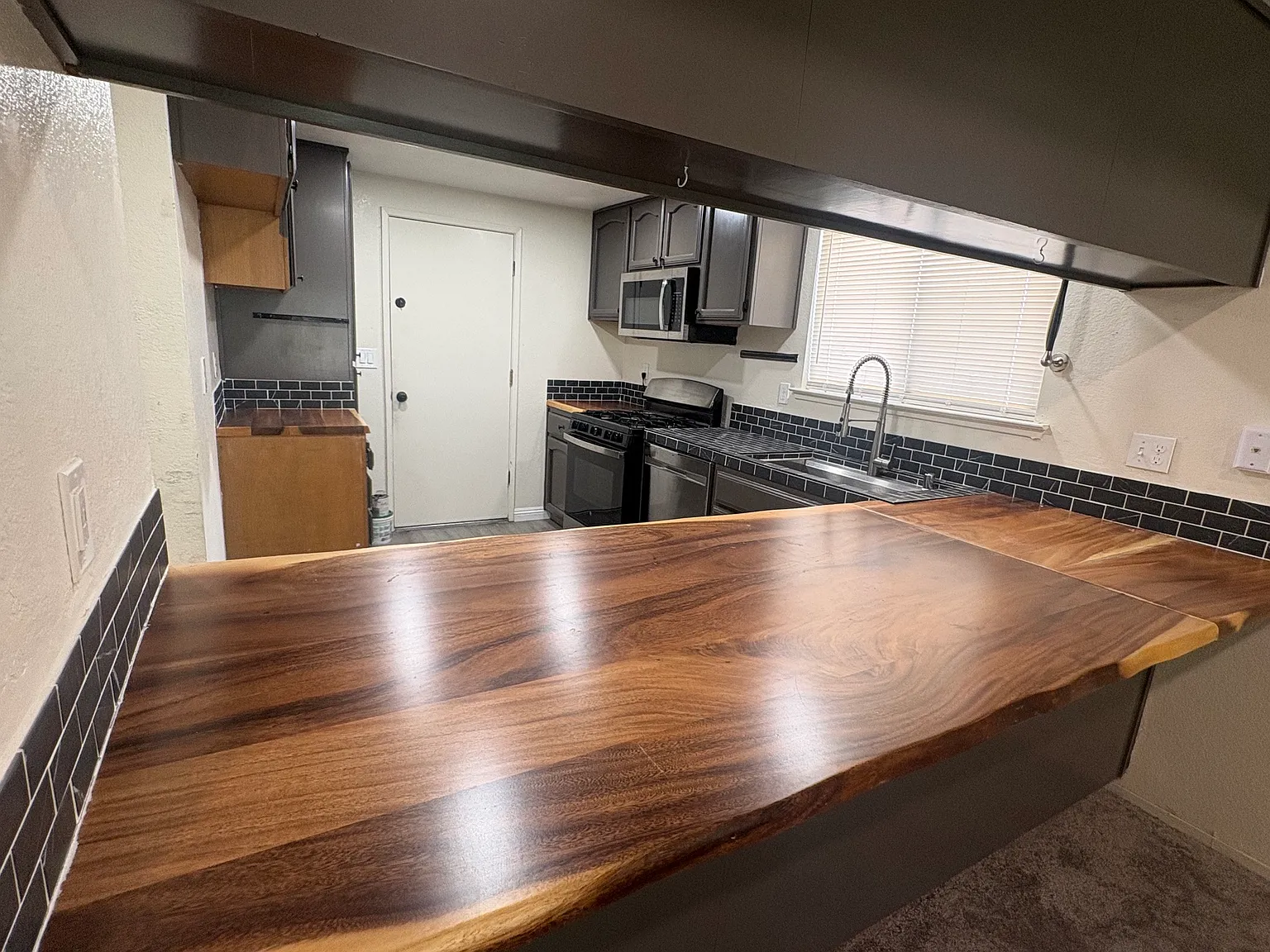 3 bed, 1444 sqft, $2,650 — Photo 2