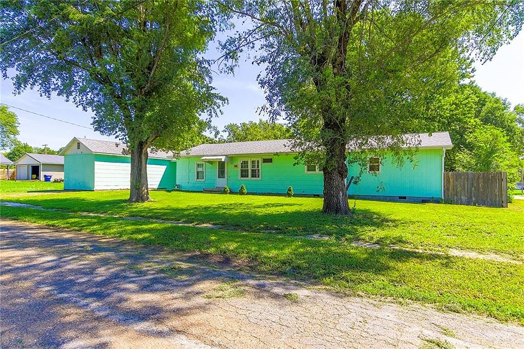 105 N Summit St, Houstonia, MO 65333 Zillow