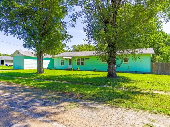 105 N Summit St, Houstonia, MO 65333