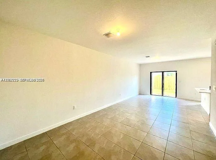 Silver Palm Residential H — Photo 2