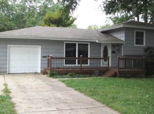 7324 Robinson Dr, Overland Park, KS 66204