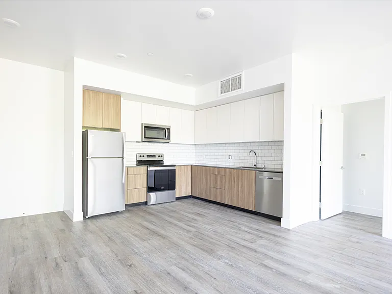 301D Apartments — Photo 17