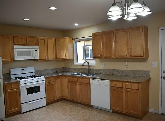 5th image of 3315 Gillette St