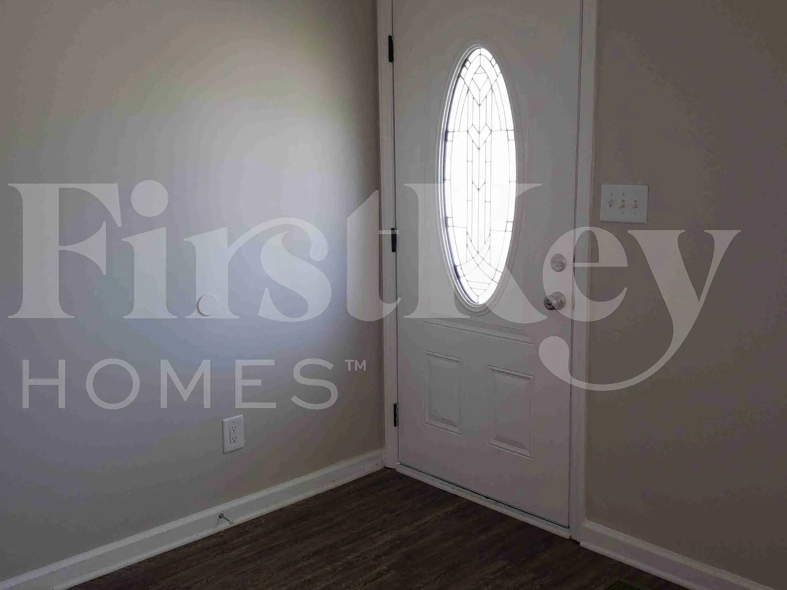 3 bed, 2.0 bath, 1221 sqft, $2,120 — Photo 2
