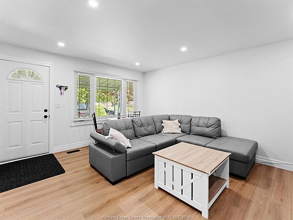 4th image of 1733 Glendale Ave